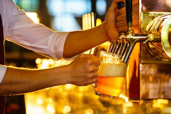 ‘It Releases Gas In The Stomach’: Bartenders Know Very Well That Beer Should Never Be Served This Way.