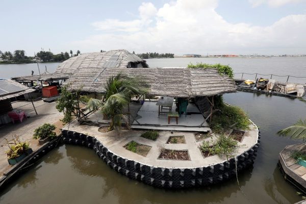 The Latin American Island Built With 1 Million Plastic Bottles: It Has A Medieval-Style Castle