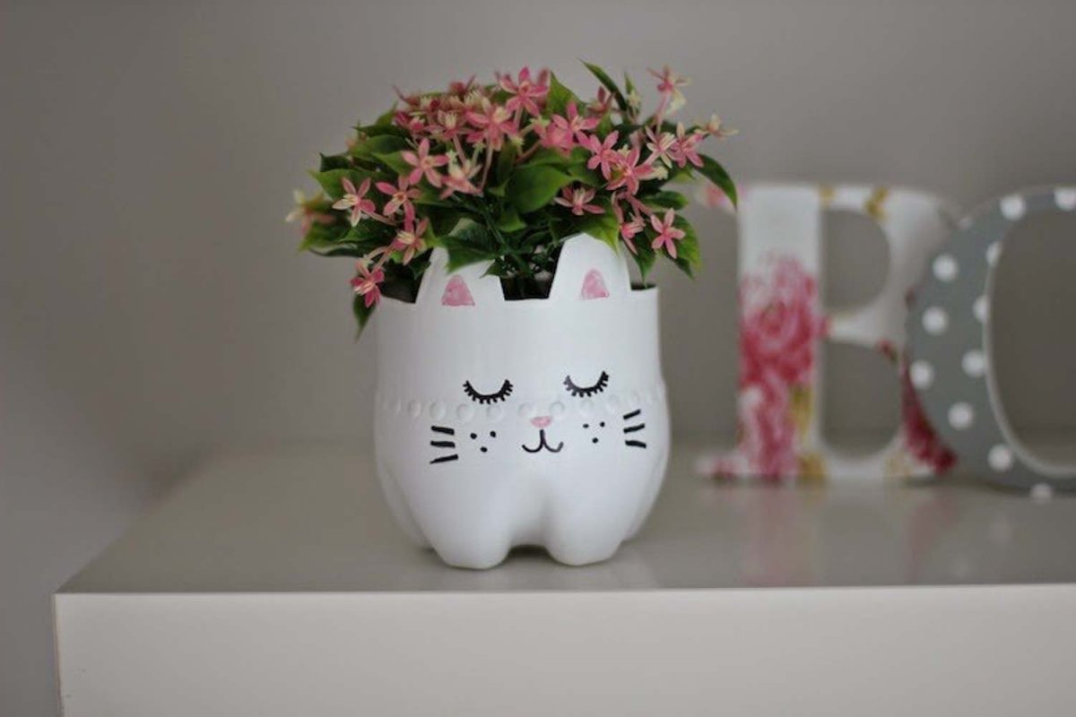 Use Pizza Boxes And Deodorant Caps To Create These Beautiful Plant Pots To Give As Gifts