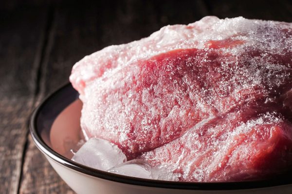 A Butcher Explains The Trick To Defrosting Meat In 15 Minutes: ‘All You Need Are Two Saucepans.’