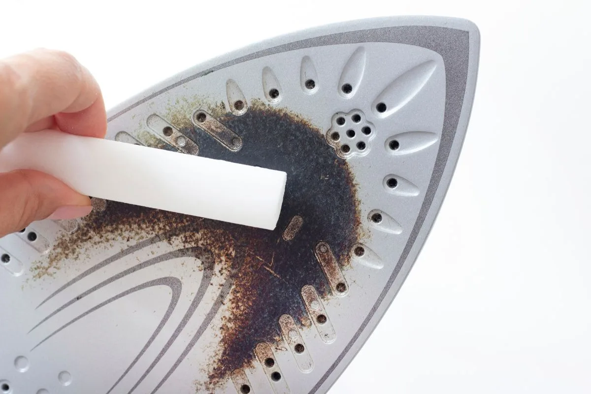 A Dirty Iron Can Ruin Your Clothes: Learn How To Clean It Properly With These Simple Tricks