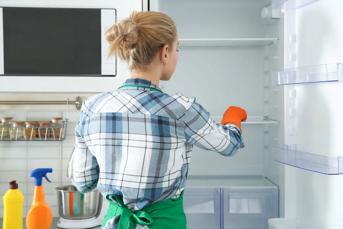 The Simple Trick To Cleaning The Inside Of Your Fridge: It Will Look Like New