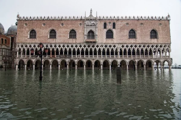 The System That Has Prevented Venice From Sinking For Over 1,600 Years.