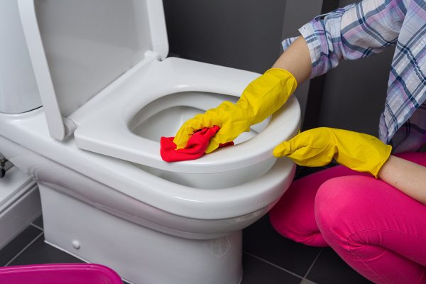 Few People Know This: Why You Should Sprinkle Salt In The Toilet And How Often To Do It