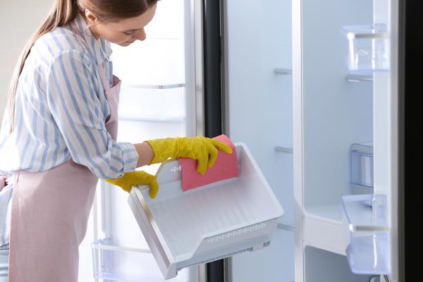 The Simple Trick To Cleaning The Inside Of Your Fridge: It Will Look Like New