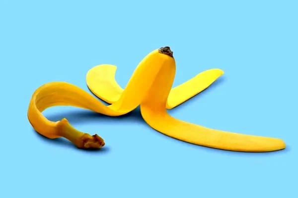 Why You Should Spray Mother-In-Law’S Tongue With Water And Banana Peels